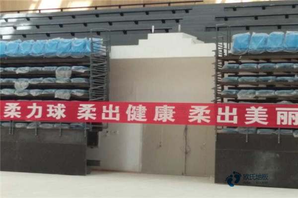 国产篮球馆地板施工队1
