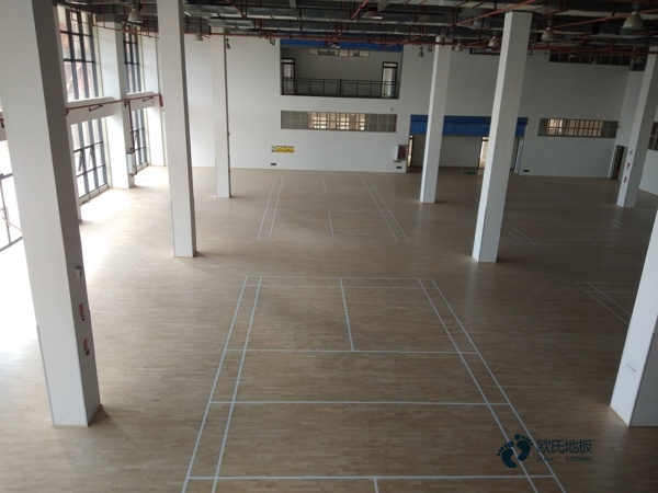 大学体育馆木地板施工单位3