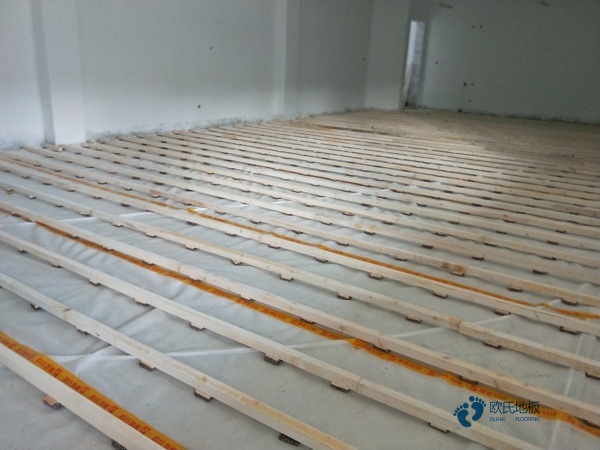 去哪买体育地板大约多少钱