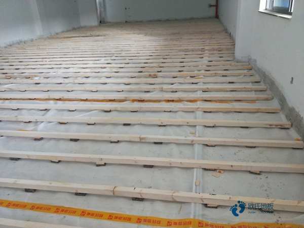 去哪买体育地板大约多少钱