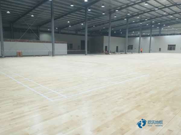 单龙骨运动场馆地板保养2