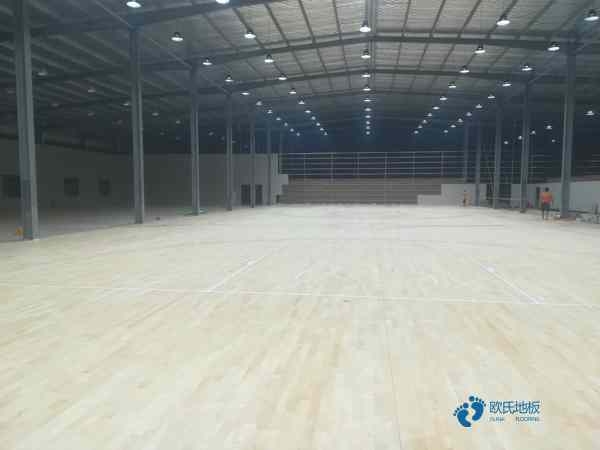 单龙骨运动场馆地板保养3